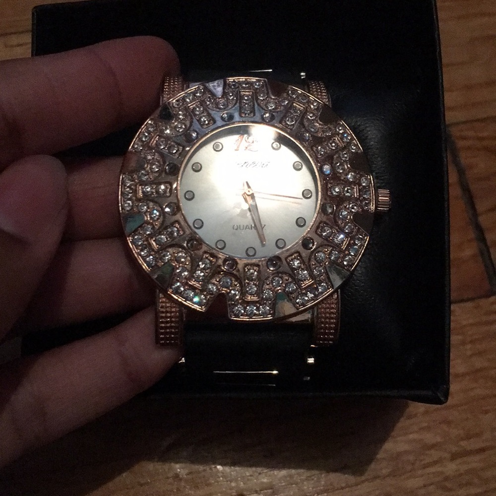 Watch - Picture 2 of 3
